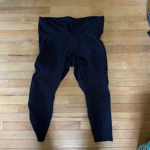 FABLETICS BLACK LEGGINGS